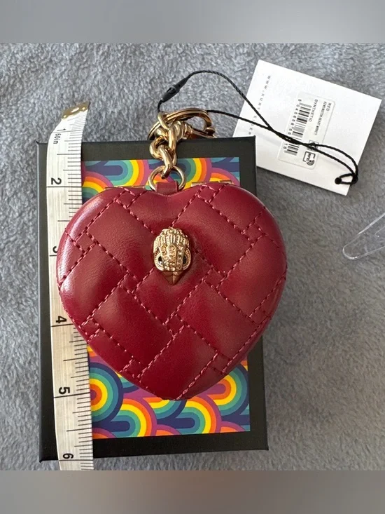 Kurt Geiger NWT Kensington Heart Shaped Mirror Keychain
Comes With A Box - Picture 9 of 13